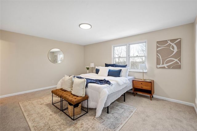 402 Forest Ridge Dr, Forest Hills Boro, PA 15221