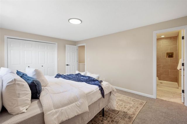 402 Forest Ridge Dr, Forest Hills Boro, PA 15221