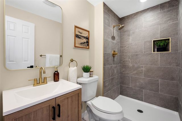 402 Forest Ridge Dr, Forest Hills Boro, PA 15221