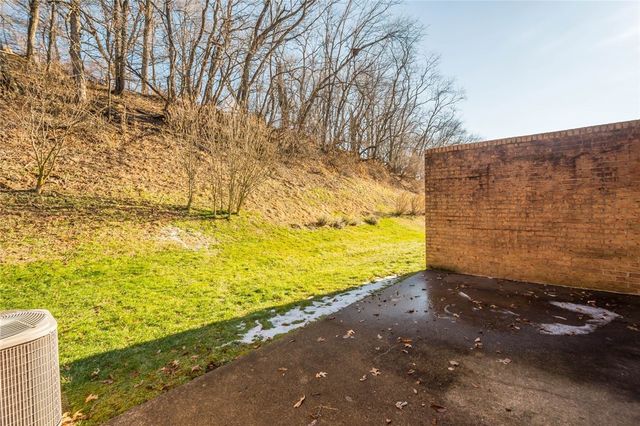 402 Forest Ridge Dr, Forest Hills Boro, PA 15221