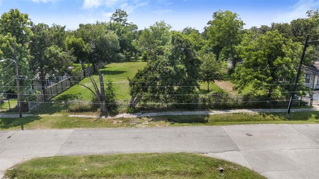 7821 Melrose Street, Houston, TX 77022