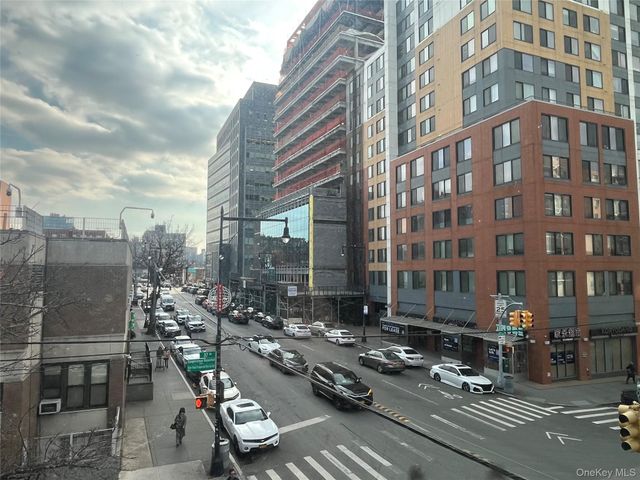 142-01 37th Avenue 3F, Flushing, NY 11354
