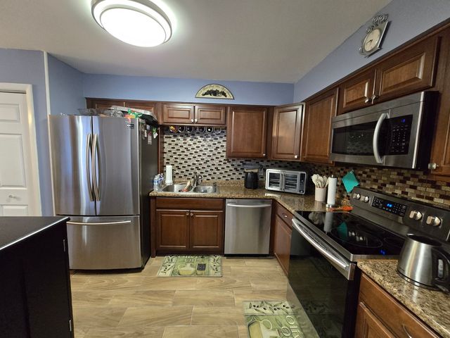 161 W ELK Trail W 263, Carol Stream, IL 60188