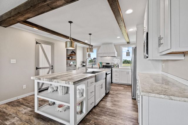 1717 E Lovers Lane, Bells, TX 75414