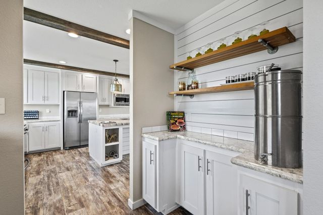 1717 E Lovers Lane, Bells, TX 75414