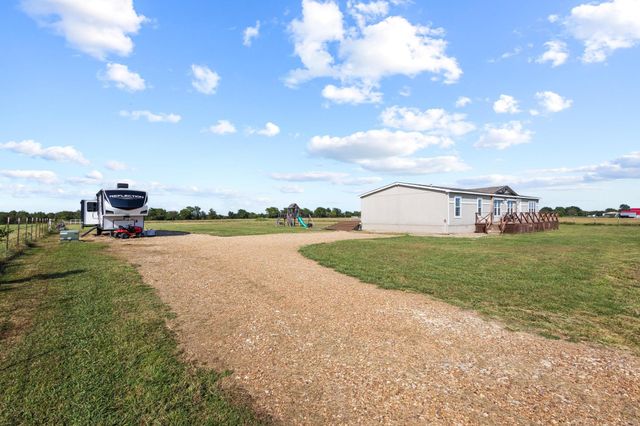 1717 E Lovers Lane, Bells, TX 75414