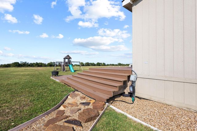 1717 E Lovers Lane, Bells, TX 75414