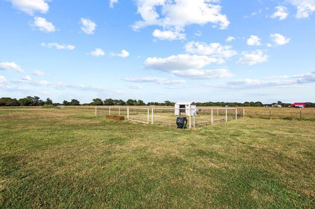 1717 E Lovers Lane, Bells, TX 75414