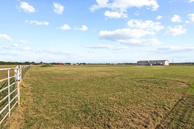 1717 E Lovers Lane, Bells, TX 75414