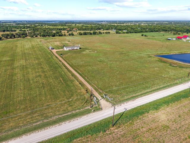 1717 E Lovers Lane, Bells, TX 75414