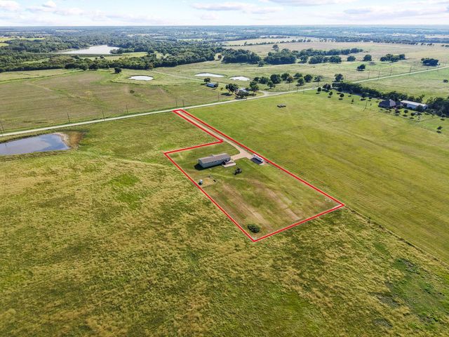 1717 E Lovers Lane, Bells, TX 75414