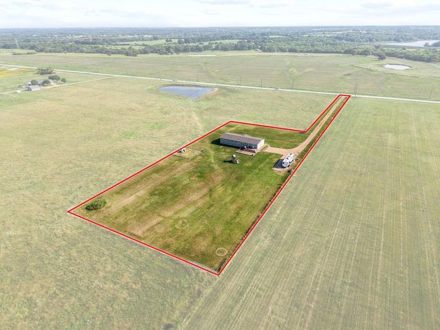 1717 E Lovers Lane, Bells, TX 75414