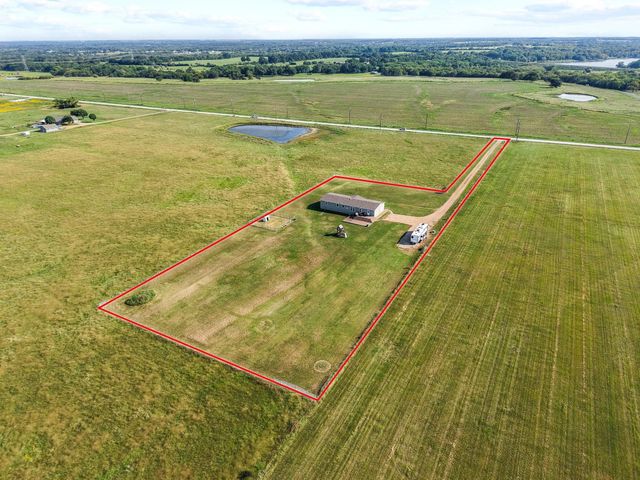 1717 E Lovers Lane, Bells, TX 75414