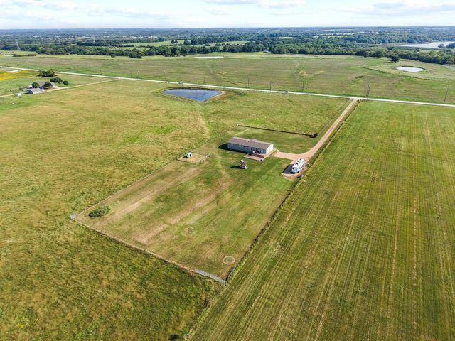 1717 E Lovers Lane, Bells, TX 75414