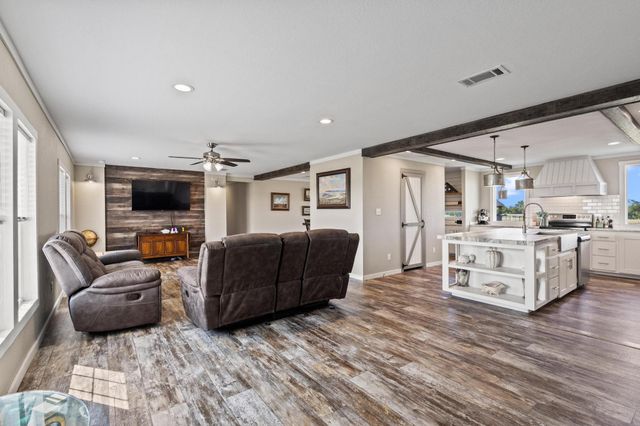 1717 E Lovers Lane, Bells, TX 75414