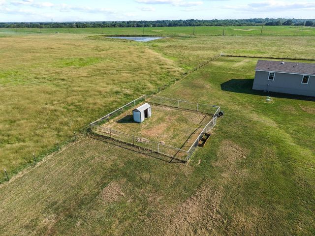 1717 E Lovers Lane, Bells, TX 75414