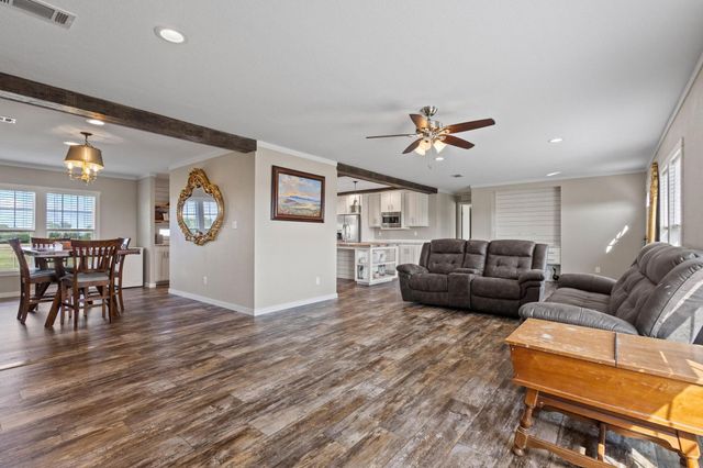 1717 E Lovers Lane, Bells, TX 75414