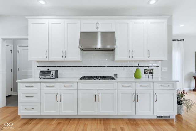 1504 N Legend Court, Muncie, IN 47304