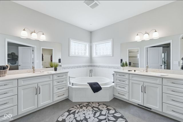 1504 N Legend Court, Muncie, IN 47304