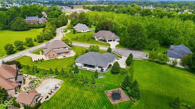 1504 N Legend Court, Muncie, IN 47304