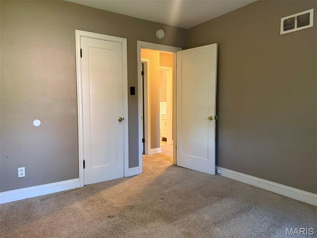 6737 Kenwood Drive, St Louis, MO 63121