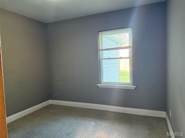 6737 Kenwood Drive, St Louis, MO 63121