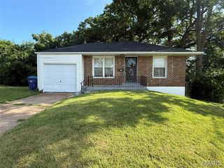 6737 Kenwood Drive, St Louis, MO 63121