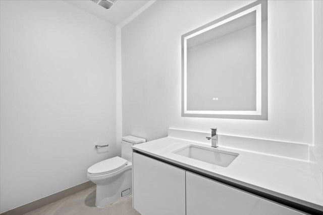 220 Lake Shore Drive 1706, Lake Park, FL 33403