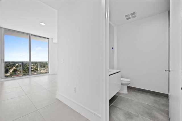 220 Lake Shore Drive 1706, Lake Park, FL 33403