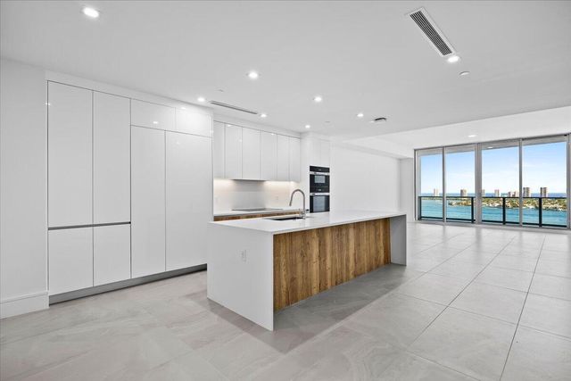 220 Lake Shore Drive 1706, Lake Park, FL 33403