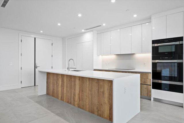 220 Lake Shore Drive 1706, Lake Park, FL 33403