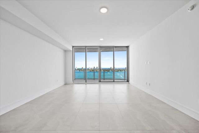 220 Lake Shore Drive 1706, Lake Park, FL 33403