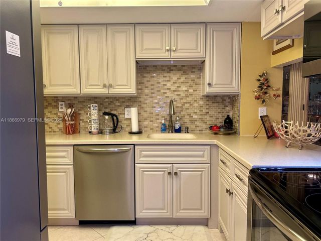 9802 Marina Boulevard 125, Boca Raton, FL 33428