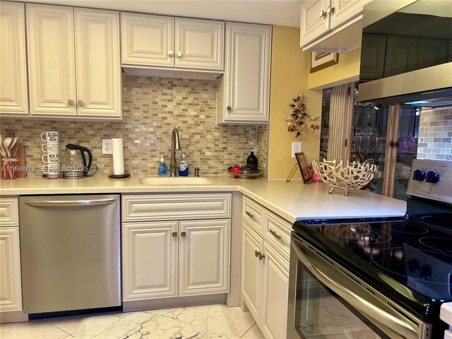 9802 Marina Boulevard 125, Boca Raton, FL 33428