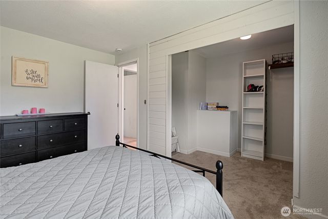 205 Washington Ave S, Eatonville, WA 98328
