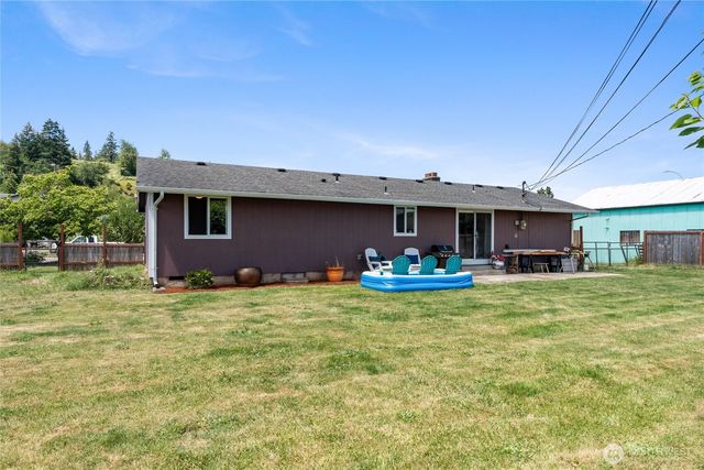 205 Washington Ave S, Eatonville, WA 98328