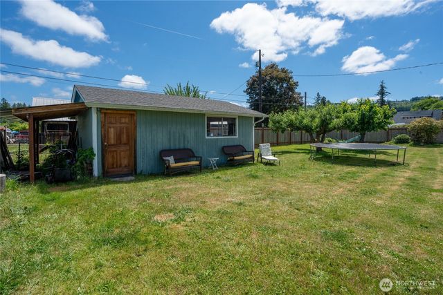 205 Washington Ave S, Eatonville, WA 98328