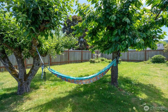 205 Washington Ave S, Eatonville, WA 98328