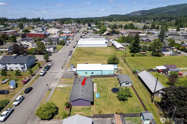205 Washington Ave S, Eatonville, WA 98328