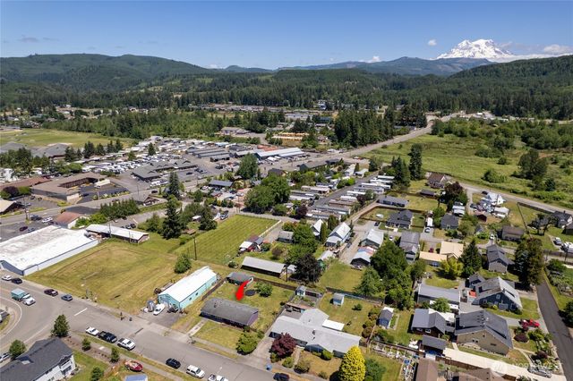 205 Washington Ave S, Eatonville, WA 98328