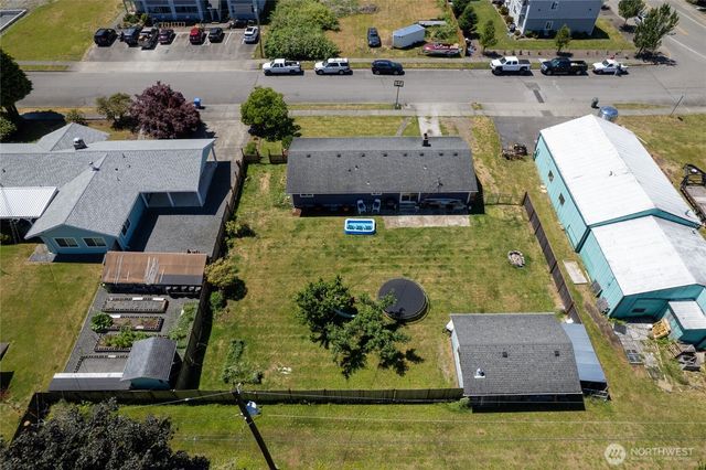 205 Washington Ave S, Eatonville, WA 98328