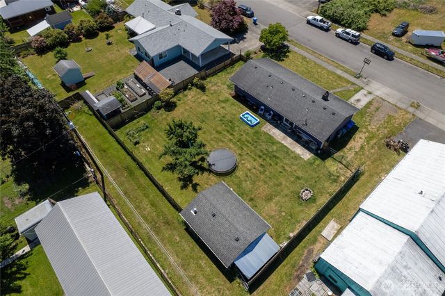 205 Washington Ave S, Eatonville, WA 98328