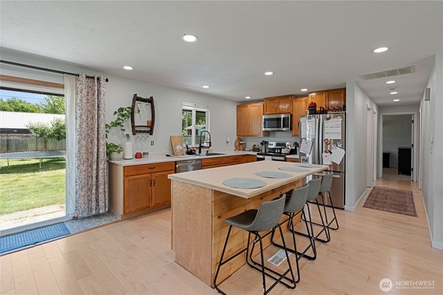 205 Washington Ave S, Eatonville, WA 98328