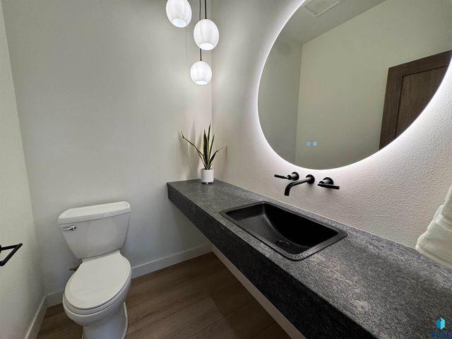 2700 N Vermillion Cir Circle, Tea, SD 57064