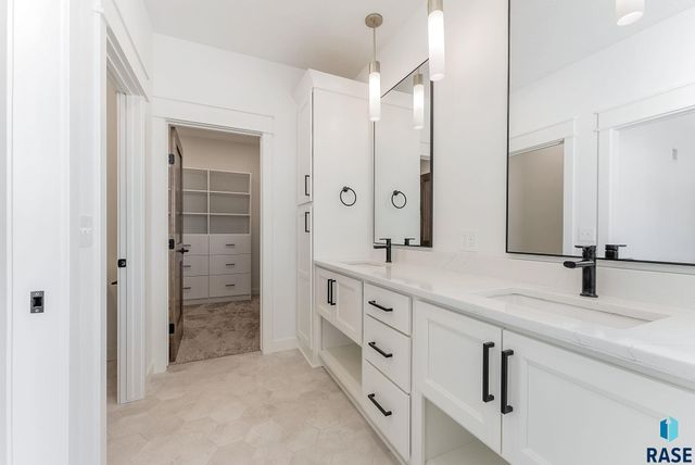 2700 N Vermillion Cir Circle, Tea, SD 57064