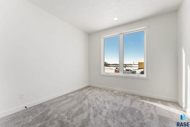 2700 N Vermillion Cir Circle, Tea, SD 57064