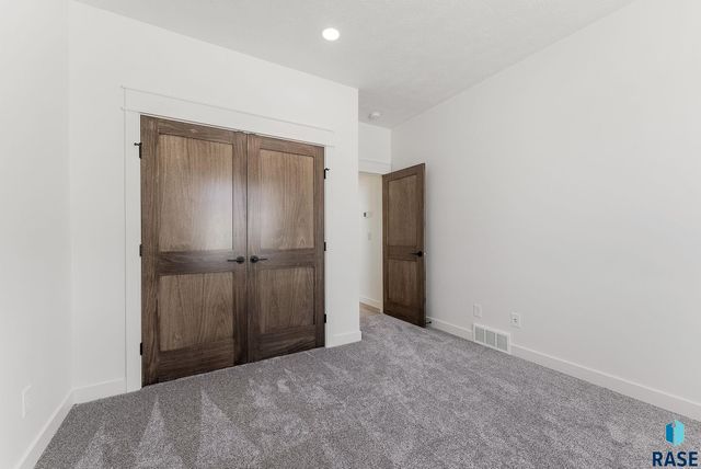 2700 N Vermillion Cir Circle, Tea, SD 57064