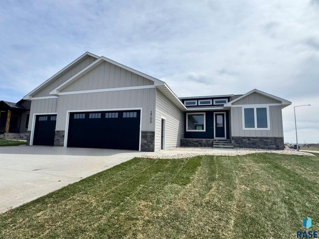 2700 N Vermillion Cir Circle, Tea, SD 57064