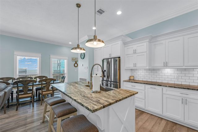 1978 Avenue I, Crystal Beach, TX 77650