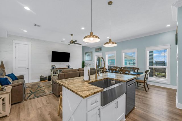 1978 Avenue I, Crystal Beach, TX 77650